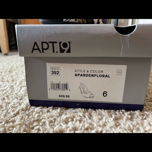 Hardly worn high heels.   Excellent condition. - Picture 3 of 5